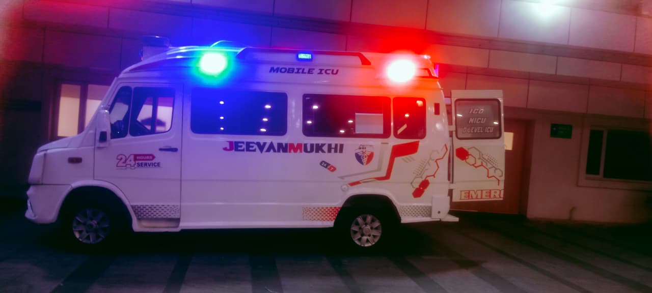 https://www.jeevanmukhiambulance.com/lovable-uploads/fleet-icu-hospital-lights.jpeg